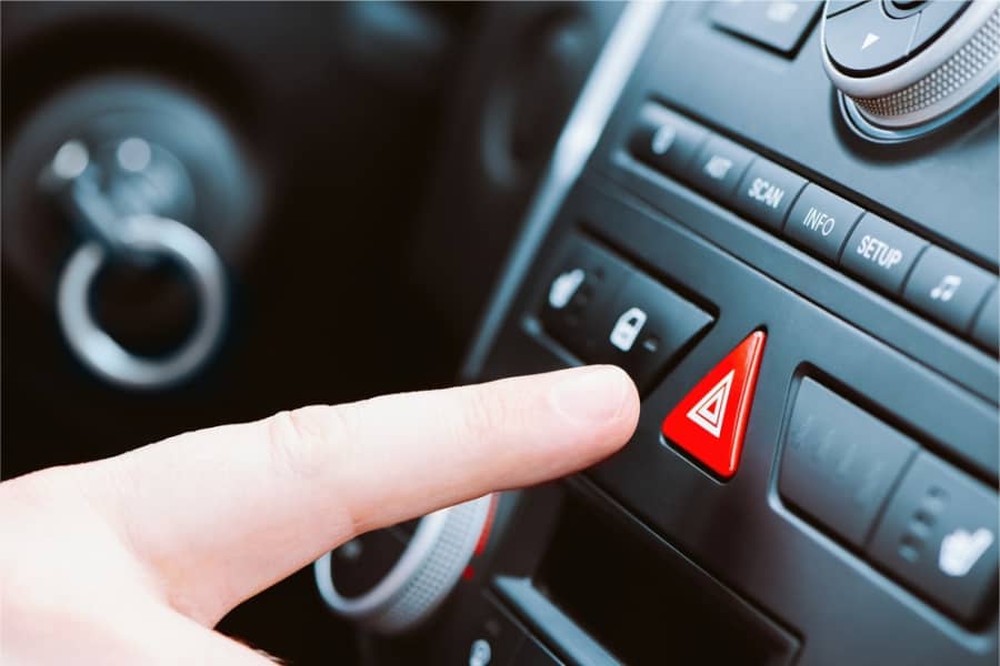 Guia Definitivo do Uso Correto do Pisca-alerta no Trânsito | São Lourenço Pneus | Niterói Guia Definitivo do Uso Correto do Pisca-alerta no Trânsito | São Lourenço Pneus | Niterói